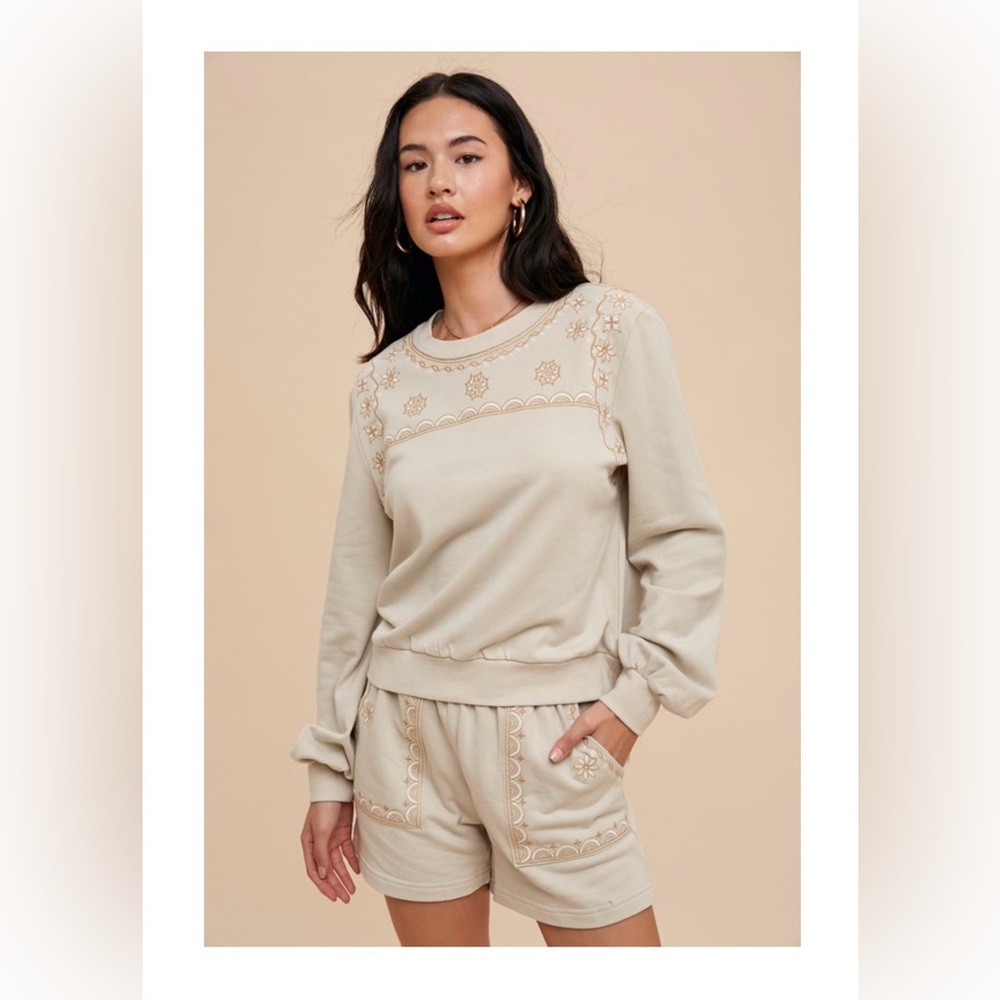 Beige Embroidered Women's Shorts